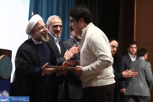 تقدیر از دانشجویان برتر در مراسم آغاز سال جدید تحصیلی دانشگاه ها