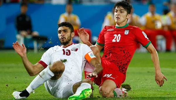گل زیبا و تکنیکی سردار آزمون مقابل تیم فوتبال قطر در مرحله گروهی جام ملت&zwnj;های آسیا ۲۰۱۵ در محافل ورزشی جهان، انعکاس جالبی&zwnj; داشته است. به گزارش &laquo;تابناک&raquo; در حالی که روز گذشته و قبل از این بازی، نشریه معتبر اکسپرس در خصوص رایزنی مدیران باشگاه&zwnj;های آرسنال، لیورپول و تاتنهام برای به خدمت گرفتن این بازیکن جوان و خوش تکنیک ایرانی با باشگاه روبین کازان از قرار پیشنهاد پایه با مبلغی به میزان ۵ میلیون پوند مطلبی را منعکس کرده بود، امروز ویدئوی این گل به عنوان چهار ویدئوی پر بازدید در سایت&zwnj;های ورزشی معتبر از جمله ۱۰۱Great Goalsخوش درخشیده و توجه علاقه&zwnj;مندان به فوتبال در جهان را به سمت خود جلب کرده و در توضیحش نوشته، این بازیکن جادویی شبیه به مهاجم سابق تیم ملی فوتبال هلند &laquo;دنیس برکمپ&raquo; بازی می&zwnj;کند! &zwnj;از سوی&zwnj; دیگر، سایت فیفا با تمجید از تکنیک و گل حرفه&zwnj;ای این بازیکن، وی را &zwnj;ناجی ایران و عامل اصلی حضور در مرحله بعد معرفی کرد. /Getty Images-TABNAK