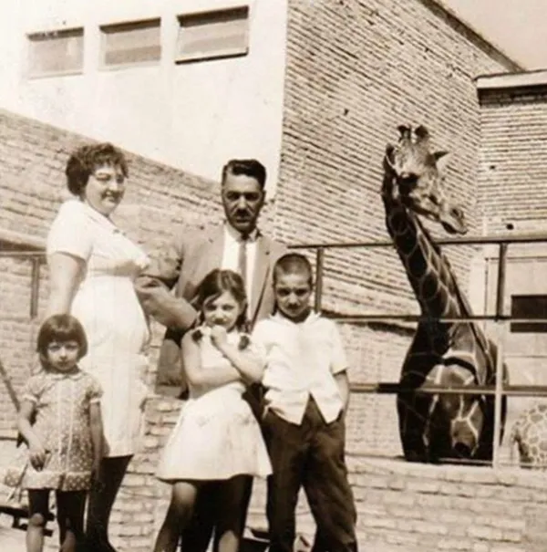 زرافه در باغ وحش تهران، سال ۱۳۳۹