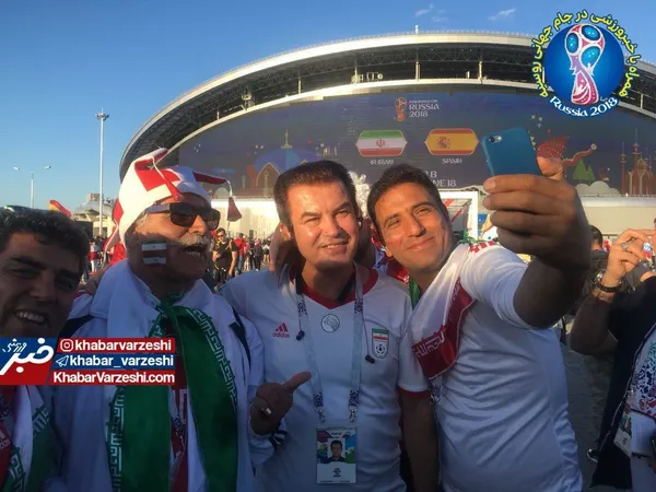 سلفی هواداران ایران با حمید استیلی در ورزشگاه کازان
