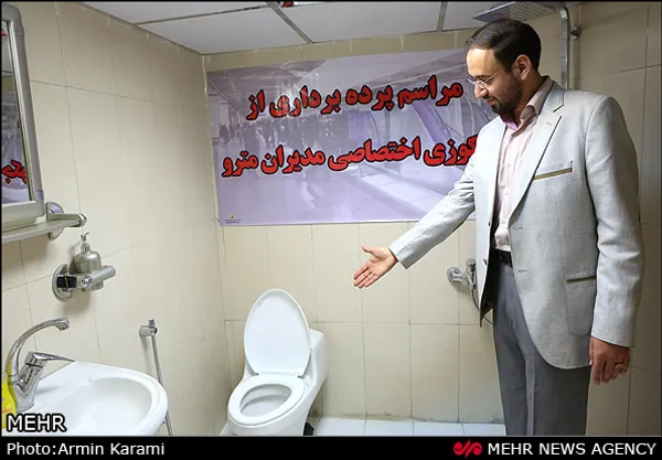 پرده دیگری از دعواهای انتخاباتی در کشور، پس از آنکه رسانه های نزدیک به دولت مدیران مترو را متهم به ساخت جکوزی با امکانات مترو کردند روز دوشنبه مدیران مترو با برنامه ای رسانه ای از جکوزی های که ادعا می شد در ساختمان آنها ساخته شده پرده برداری کردند. دوشنبه ۱۴-۱۲-۹۱