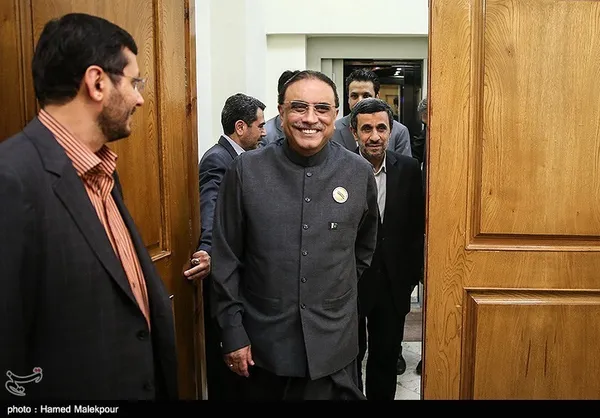 دیدار آصف علی زرداری رئیس جمهور پاکستان با محمود احمدی نژاد رئیس جمهور سابق