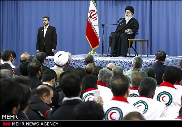 جمعی از دست اندرکاران سفرها و خدمات نوروزی صبح روز شنبه باحضرت آیت الله خامنه ای رهبر معظم انقلاب دیدار کردند. ایشان در این دیدار گفتند: امیدوارم ایام عید و تعطیلات نوروز به همه مردم ایران خوش بگذرد و مردم این ایام را با شادی و شیرینی سپری كنند.
شنبه 26-12-92
