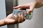 قیمت دلار امروز دوشنبه ۲۰ مهرماه؛ پیش بینی رئیس کل...