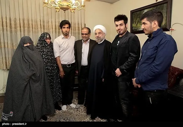 حضور رییس جمهور در منزل حسین فیاض جانباز هفتاد درصد دفاع مقدس