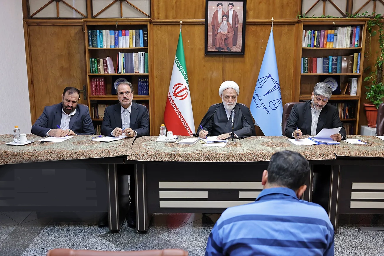 بگومگوی متهم دانهدرشتتراستی با رئیس دستگاهقضا بگومگوی متهم دانهدرشتتراستی با رئیس دستگاهقضا