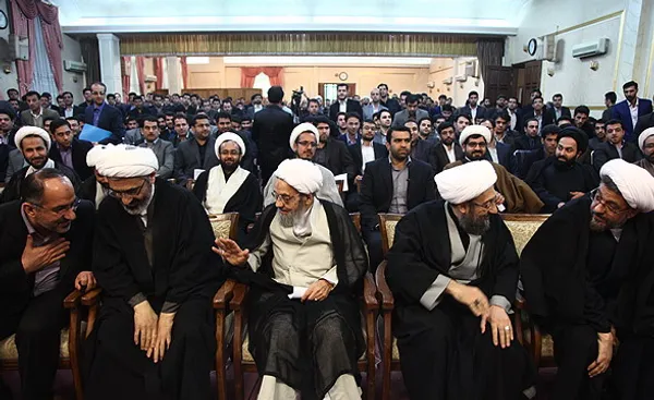 مراسم تحلیف کارآموزان قضایی پیش از ظهر یکشنبه با حضور آیت الله صادق آملی لاریجانی رئیس قوه قضائیه برگزار شد.مهر

