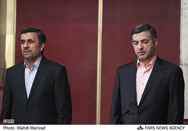 اسفندیار رحیم مشایی و محمود احمدی نژاد رئیس جمهور در نشست اعضای هیات دولت با استانداران، معاونین وزارتخانه ها و روسای سازمانها
دوشنبه 19-01-92
