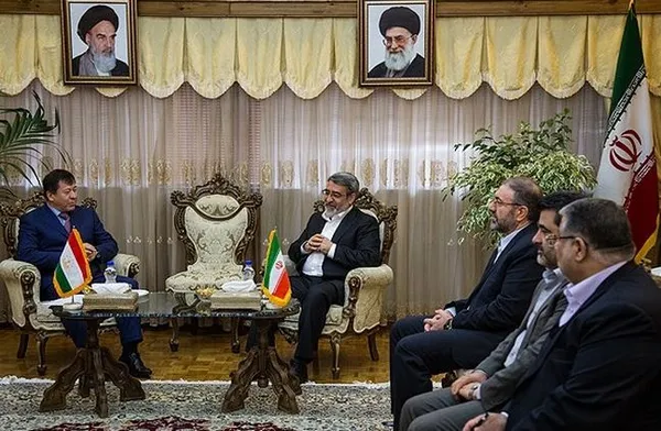 آیین گشایش دهمین نمایشگاه کتاب استان قم صبح پنج شنبه با حضور علی لاریجانی رئیس مجلس شورای اسلامی برگزار شد./FNA
