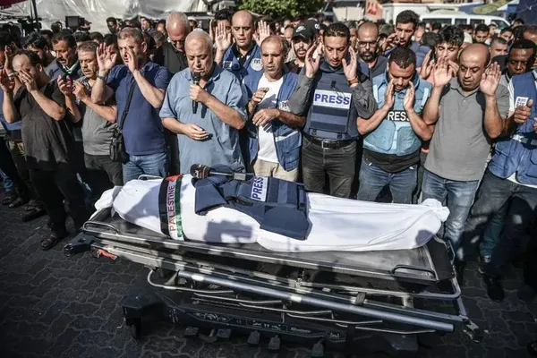خان یونس، نوار غزه
مراسم تشییع جنازه محمد ابوحطاب خبرنگار تلویزیون فلسطین 