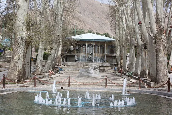 تصویر باغ ایرانی پارک سیفیه ملایر قبل از قطع درختان تاریخی