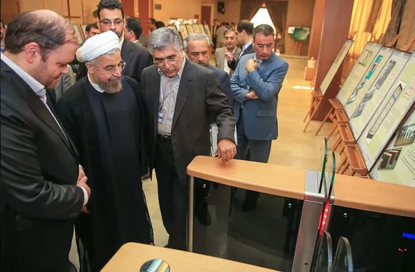 بازدید رییس جمهوری از پژوهشگاه رویان جهاد دانشگاهی./ISNA
