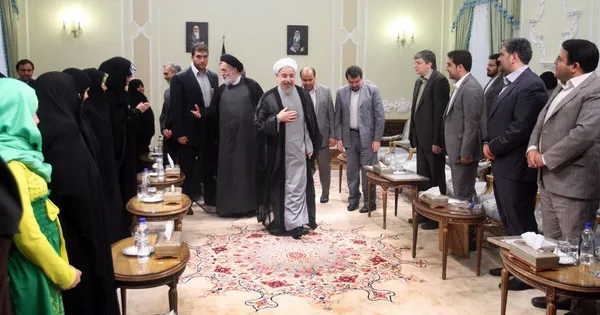 حجت الاسلام حسن روحانی، رئیس&zwnj;جمهوری عصر چهارشنبه با خانواده شهدای دولت دیدار کرد./IRNA
