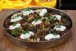 خوراک Ramazan Kebabi: این خوراک از گوشت بره به همراه پیاز، ماست و نان پیتا تشکیل شده و جزو خوراکی‌های وعده افطار در کشور ترکیه است.