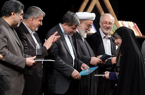 بیست و دومین دوره تکریم مقام کتابداران و ترویج فرهنگ کتابخوانی و یادبود ارتحال علامه طباطبایی صبح سه شنبه با حضور رئیس دفتر مقام معظم رهبری و وزیر فرهنگ و ارشاد اسلامی در تالار وحدت برگزار شد./FNA
