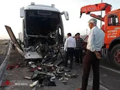 تصادف تریلی با اتوبوس ٢٧ مصدوم  بجای گذاشت