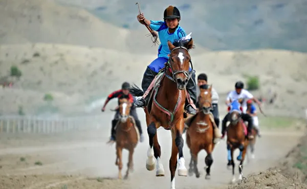 مسابقات اسبدوانی سنتی امروز چهارشنبه در روستای باغلق در راز و جرگلان خراسان شمالی برگزار شد/MEHR
