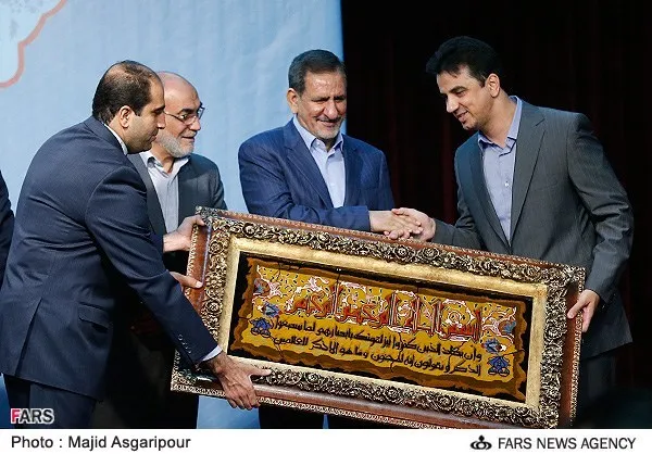 اسحاق جهانگیری معاون اول رئیس جمهور و ابوالحسن فقیه رئیس پیشین هلال احمر در مراسم تودیع و معارفه رئیس جمعیت هلال احمر
شنبه 30 شهریور
