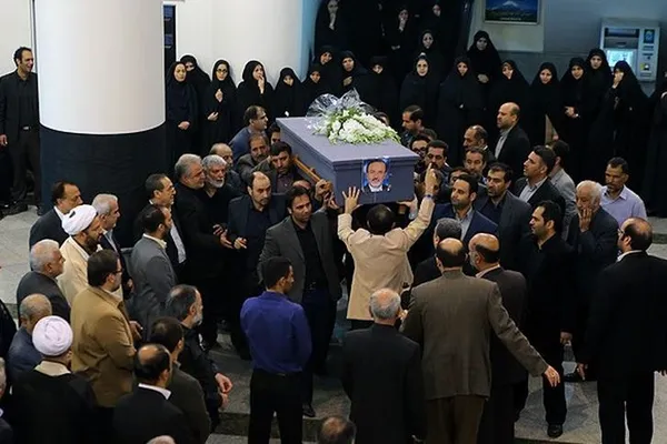 پیکر مرحوم ولی&zwnj;الله خبره قائم&zwnj;مقام سازمان بازرسی کل کشور، صبح روز چهارشنبه از مقابل این سازمان تشییع شد./FNA
