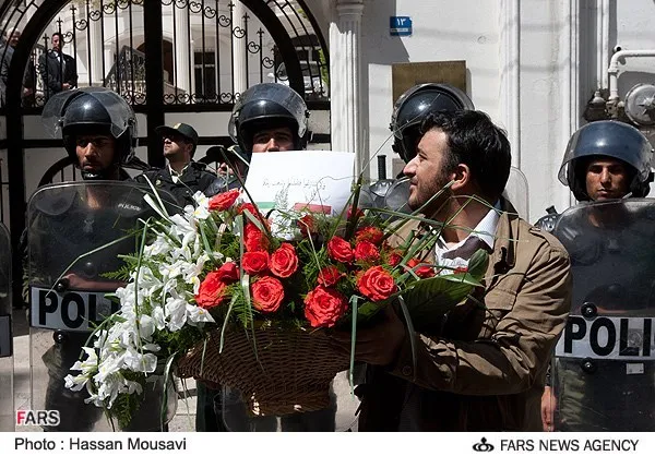 اهدای گل به حافظ منافع مصر در ایران
سه شنبه 20-01-92
