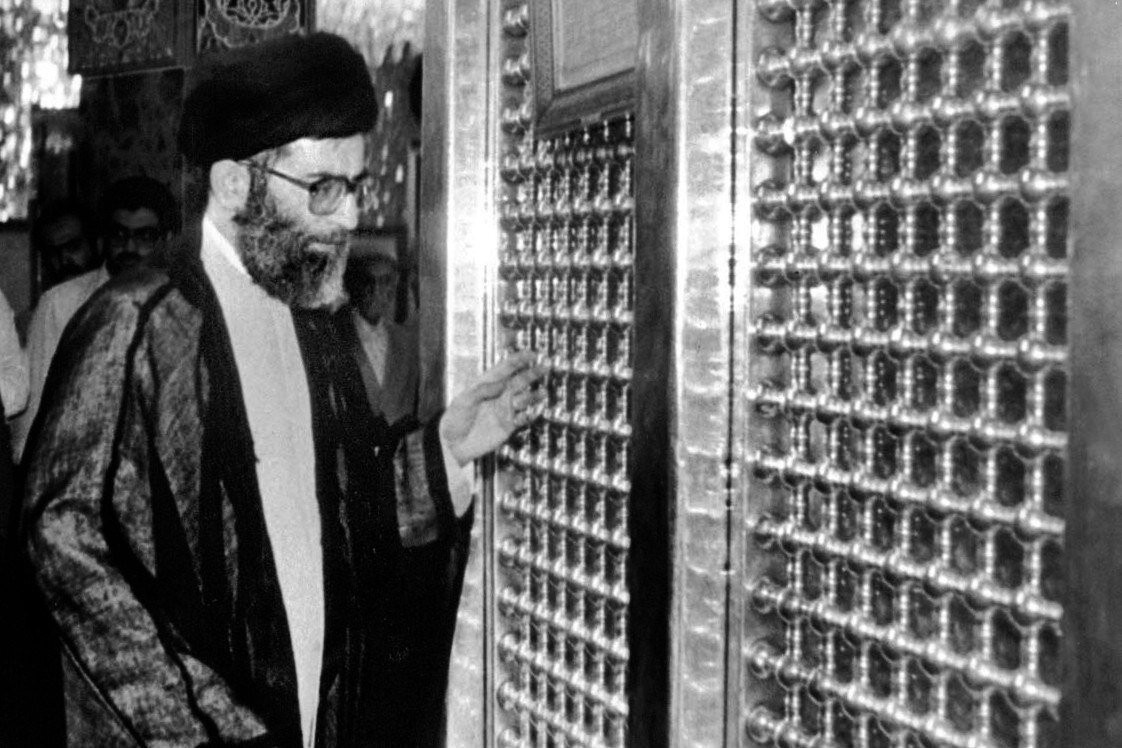 حضور رهبر شهید در حرم حضرت زینب(س) حضور رهبر شهید در حرم حضرت زینب(س)