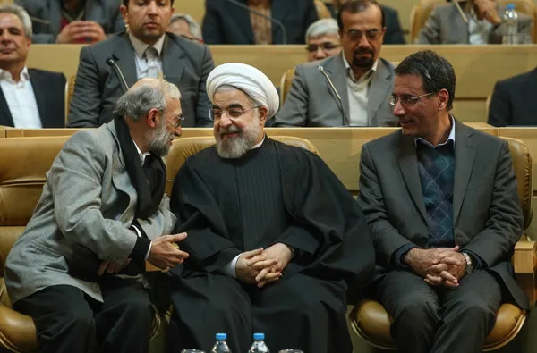 محمد جواد لاریجانی و روحانی در مراسم تجلیل از فن آوران