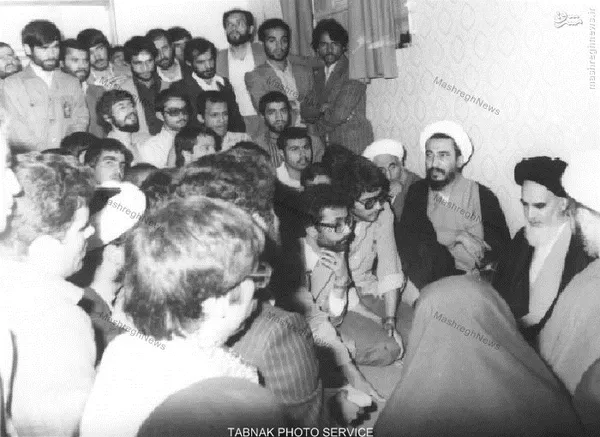 ۱۳۵۸، قم، آیت الله موحدی کرمانی در کنار امام خمینی