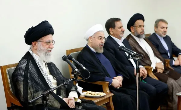 روز چهارشنبه، حجت الاسلام حسن روحانی، رئیس جمهوری و اعضای هیأت دولت به مناسبت هفته دولت با حضرت آیت&zwnj;الله خامنه ای، رهبر معظم انقلاب اسلامی دیدار کردند./Leader O.W
