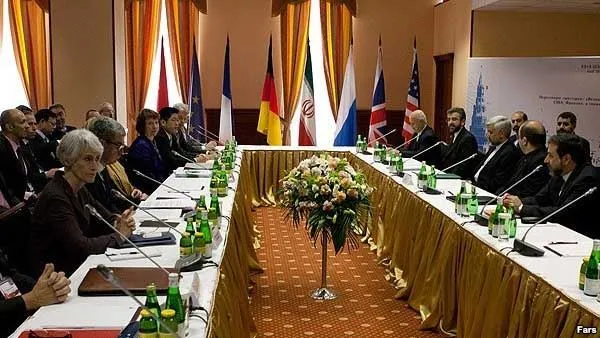 مذاکره&zwnj;کنندگان در آخر بهار امسال به مسکو هم رسیدند. جایی که انتظار می&zwnj;رفت بر سر پیشنهاد &laquo;گام&zwnj;به&zwnj;گام&raquo; روسیه توافق اصولی حاصل شود.
