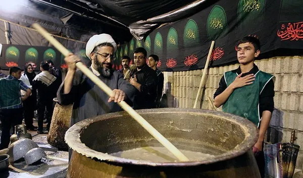 تهیه و پخت ۱۴۰۰۰کیلو حلیم صلواتی به مناسبت شهادت حضرت فاطمه (س)/TASNIM
