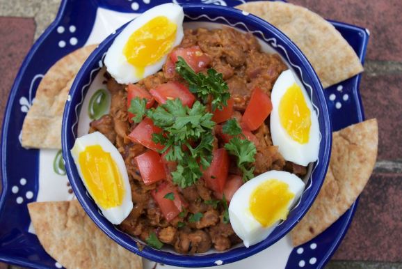 خوراک Ful medammes: این خوراک از لوبیای پخته شده به همراه سیر و نان و مخلفاتی همچون تخم مرغ تشکیل شده است و مسلمانان کشور‌های آفریقایی از آن در ماه مبارک رمضان استفاده می‌کنند.