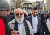 چمران در جمع راهپیمایان ۲۲ بهمن