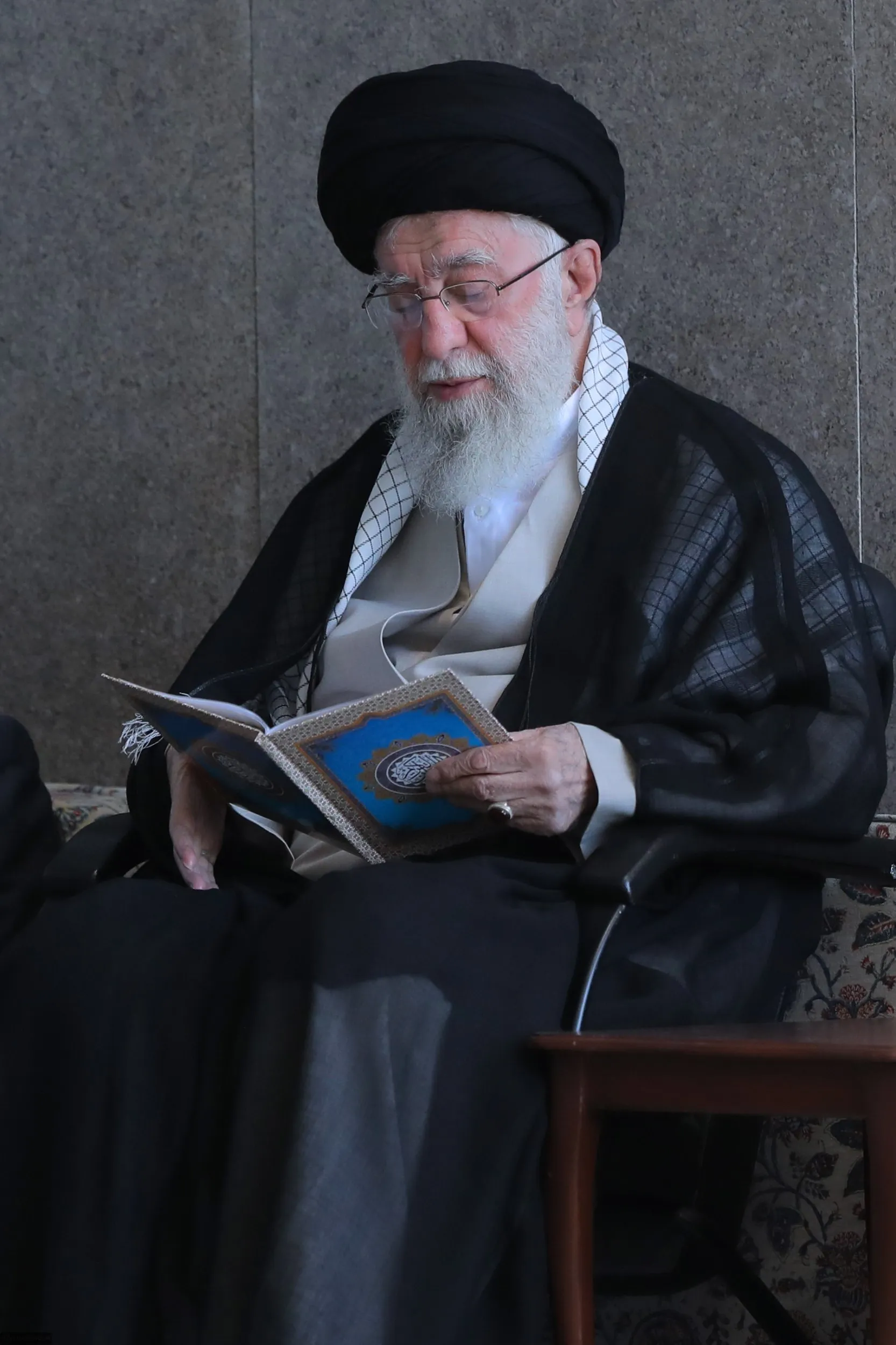 رهبر انقلاب آیت الله سید مجتبی خامنه ای رهبر انقلاب آیت الله سید مجتبی خامنه ای