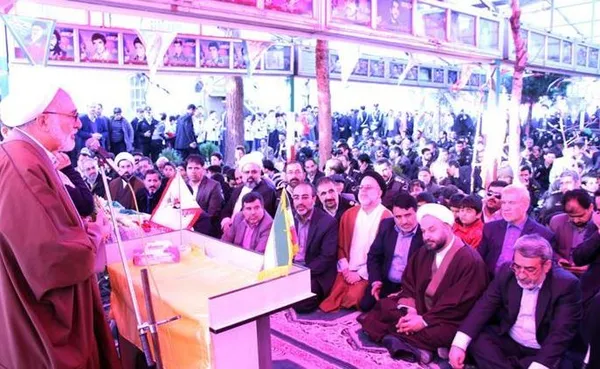 وزیر کشور به همراه مدیران استان قم در گلزار شهدای علی ابن جعفر (ع) با شهدا تجدید بیعت کردند./MOJ
