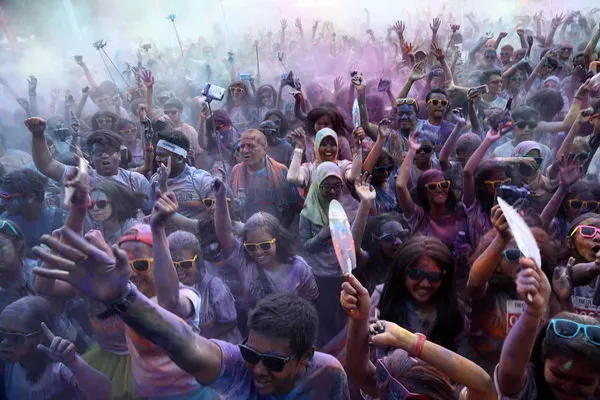 این هم مسابقه &laquo;Color Run&raquo; در جاکارتای اندونزی که هر از گاهی در شهرهای مختلف جهان برگزار می شود. (AP)
