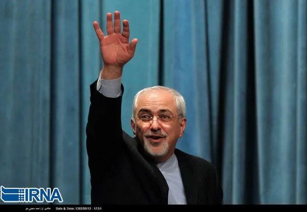  ظریف در جمع صمیمی دانشجویان دانشگاه تهران