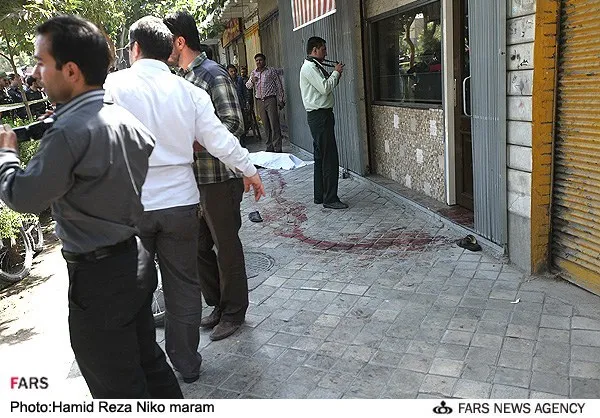 سرقت از طلا فروشی در خیابان کاشانی اصفهان که منجر به قتل صاحب طلافروشی و خودکشی سارق شد.