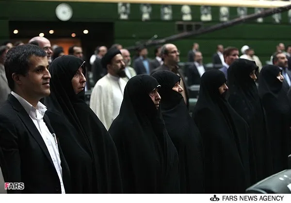 یاسر هاشمی، فاطمه هاشمی و عفت مرعشی در مراسم روز تحلیف