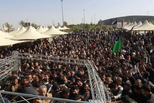 مرزهای مهران، شلمچه و چذابه از مبادی سفر زائران ایرانی به عتبات عالیات است.تصاویر بازگشت عزاداران اربعین حسینی از مرز مهران را نشان می دهد./IRNA
