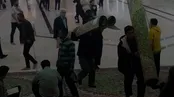 لحظه جمع آوری فرش‌های مالک آینده از حرم امام حسین