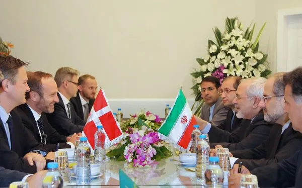 مارتین لیده گارد وزیر خارجه دانمارک روز یکشنبه با محمد جواد ظریف، وزیر امور خارجه ایران در مشهد مقدس دیدار و گفت&zwnj;و&zwnj;گو کرد./IRNA
