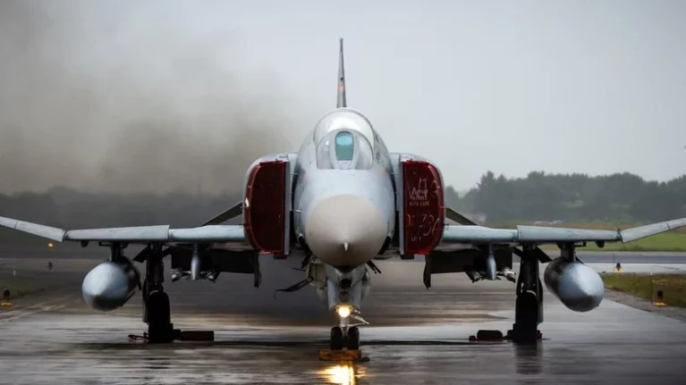 اف 4