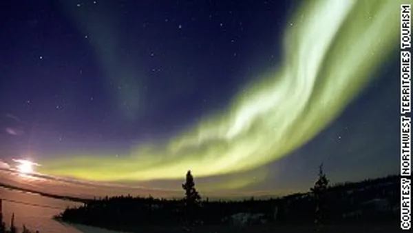 Jokulsarlon, Iceland
شما فقط نیاز به ماندن در داخل مرزهای دایره قطب شمال و پیدا کردن یک آسمان صاف برای بررسی فعالیت های  الکترومغناطیسی بر شاخص KP دارید.