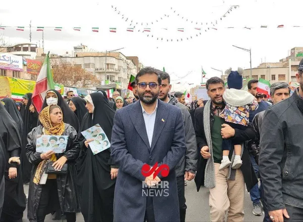 حضور رئیس سازمان بهینه&zwnj;سازی و مدیریت راهبردی انرژی در راهپیمایی ۲۲ بهمن
 