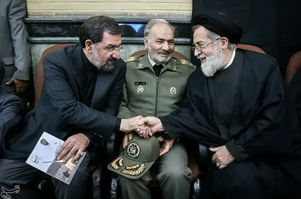 حجت الاسلام شهیدی محلاتی رئیس بنیاد شهید و محسن رضایی در مراسم دومین سالگرد شهادت سرلشکر شهید حسن طهرانی مقدم
