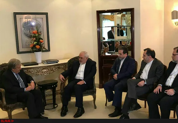 محمدجواد ظریف در ادامه حضور خود در مونیخ، با آنتونیو گوتیرس دبیرکل سازمان ملل دیدار و درباره موضوعات مختلف منطقه&zwnj;ای و بین&zwnj;المللی گفت&zwnj;وگو کردند. دبیرکل سازمان ملل متحد در این دیدار از دعوت وزیر امور خارجه کشورمان برای سفر به تهران استقبال کرده و گفت در اولین فرصت به جمهوری اسلامی ایران سفر خواهد کرد.