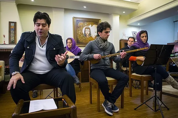 تمرین کنسرت "زمزمه ها" با حضور گروه مضراب و خوانندگی سالار عقیلی و آهنگسازی حمید متبسم که قرار است 17 و 18 دی ماه در گرگان اجرا شود، صبح امروز برگزار شد. کنسرت "زمزمه ها" پس از اجرا در گرگان، 26 تا 28 دی ماه سال جاری در تالار وحدت برگزار می&zwnj;شودTASNIM
