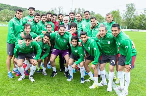 وزیر امور خارجه کشورمان با اشاره به دیدار خود از اردوی تیم ملی کشورمان در وین در توییتر خود نوشت : از بازیکنان تیم ملی بخواهید که بهترین تلاش خود را انجام دهند تا در ماه جولای پیروز شوند. من هم از آن&zwnj;ها خواستم که پیروزی در مسابقه&zwnj;ها را تضمین کنند/ISNA
