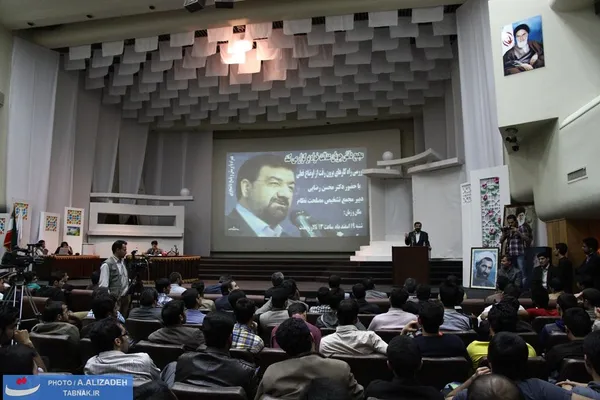 حضور پر شور دانشجویان دانشگاه باهنر کرمان در جلسه پرسش و پاسخ محسن رضایی