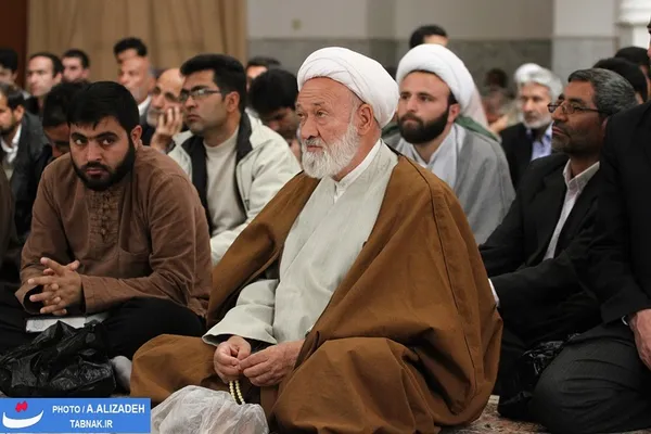 حضور دکتر محسن رضایی در مسجد جامع کاشمر(مصلای نماز جمعه شهر) و ایراد سخنرانی  و استقبال گرم مردم